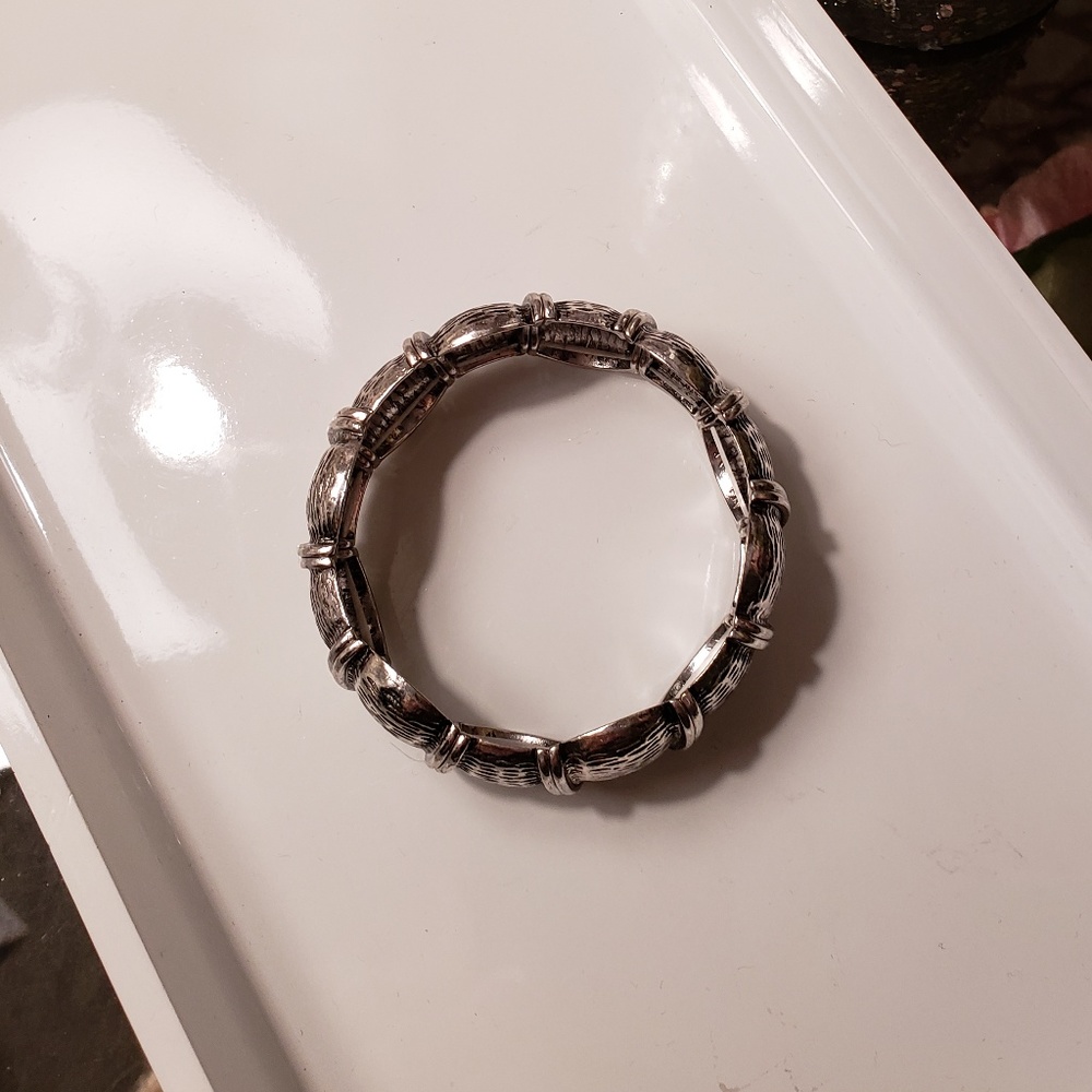 NWT Silver Metal Stretch Bracelet - Picture 3 of 4